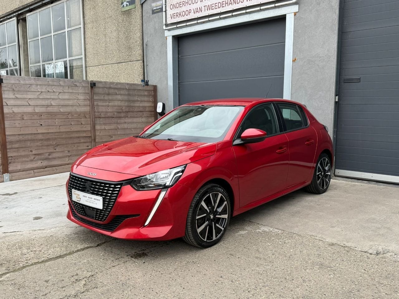 Peugeot 208 Allure (année de construction 2020), Autos, Rouge, Euro 6, Entreprise, Boîte manuelle