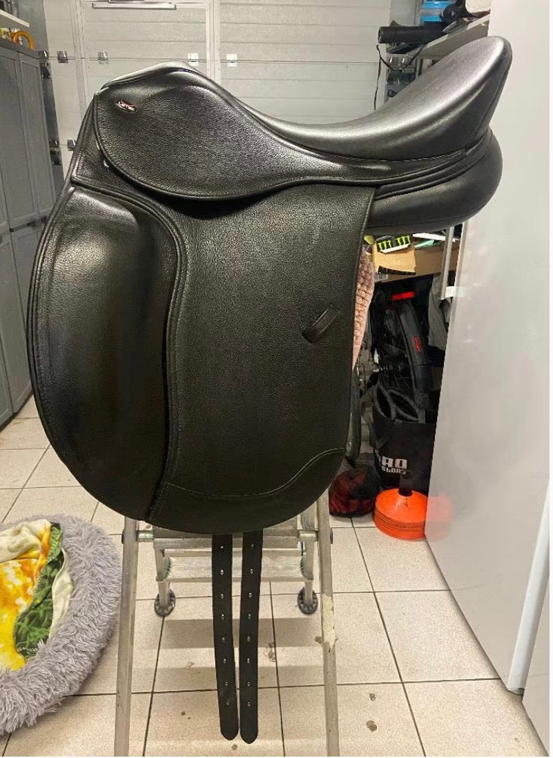 Tekna dressuurzadel te koop, Dieren en Toebehoren, Paarden en Pony's | Zadels, Ophalen, L (17.5 inch), Dressuur, Tekna