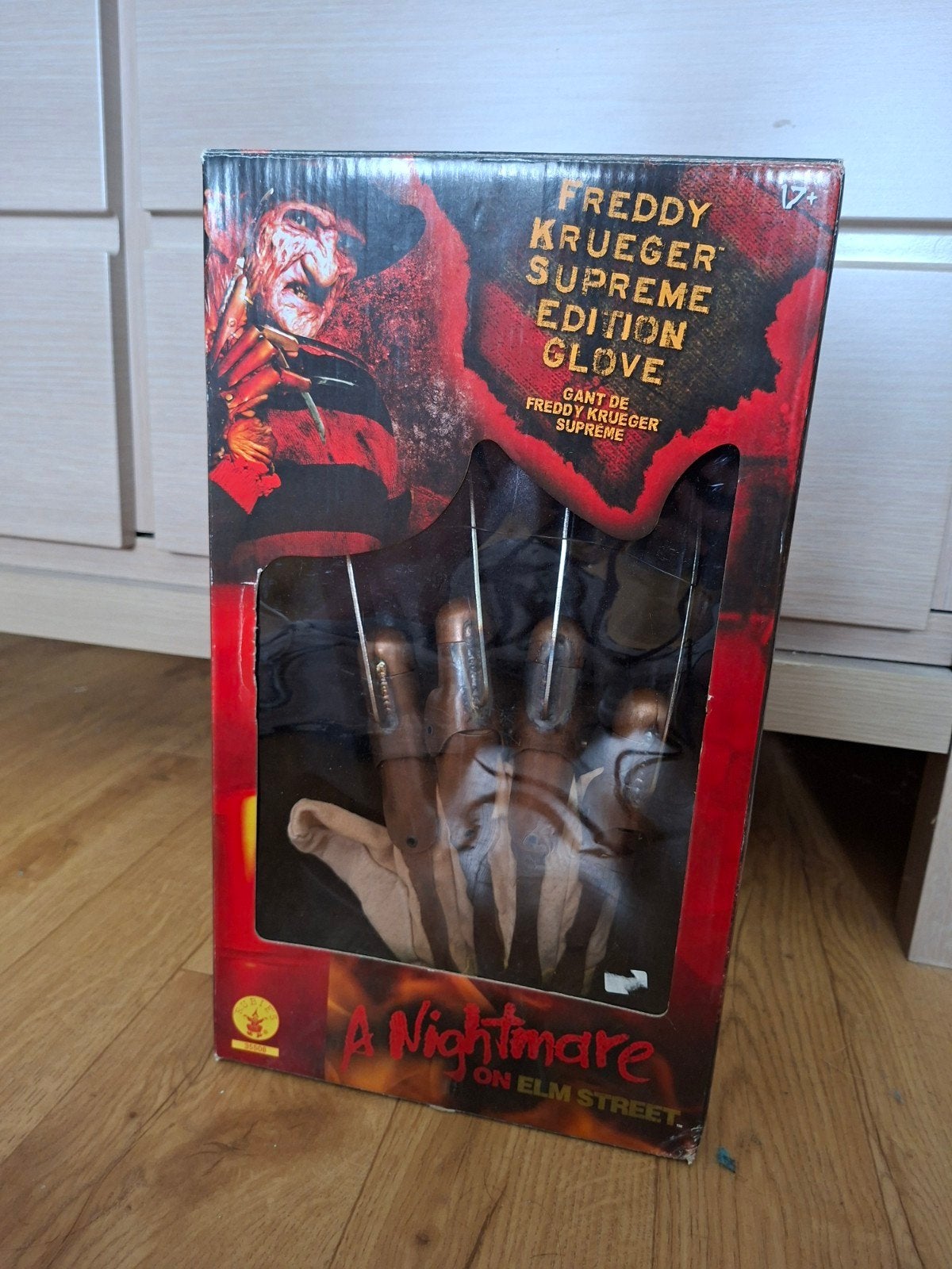 Freddy Krueger Handschoen (In Originele Doos), Enlèvement