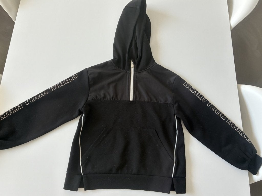 Sweat à capuche noir taille 134 de Zara, Enfants & Bébés, Vêtements enfant | Taille 134, Garçon ou Fille, Enlèvement ou Envoi
