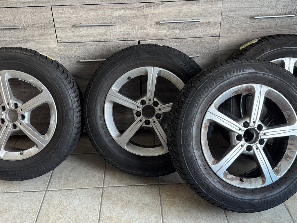 État impeccable !!! 4 pneus hivers sur Jantes Mercedes (17´), Ophalen, 17 inch, Winterbanden, Band(en)