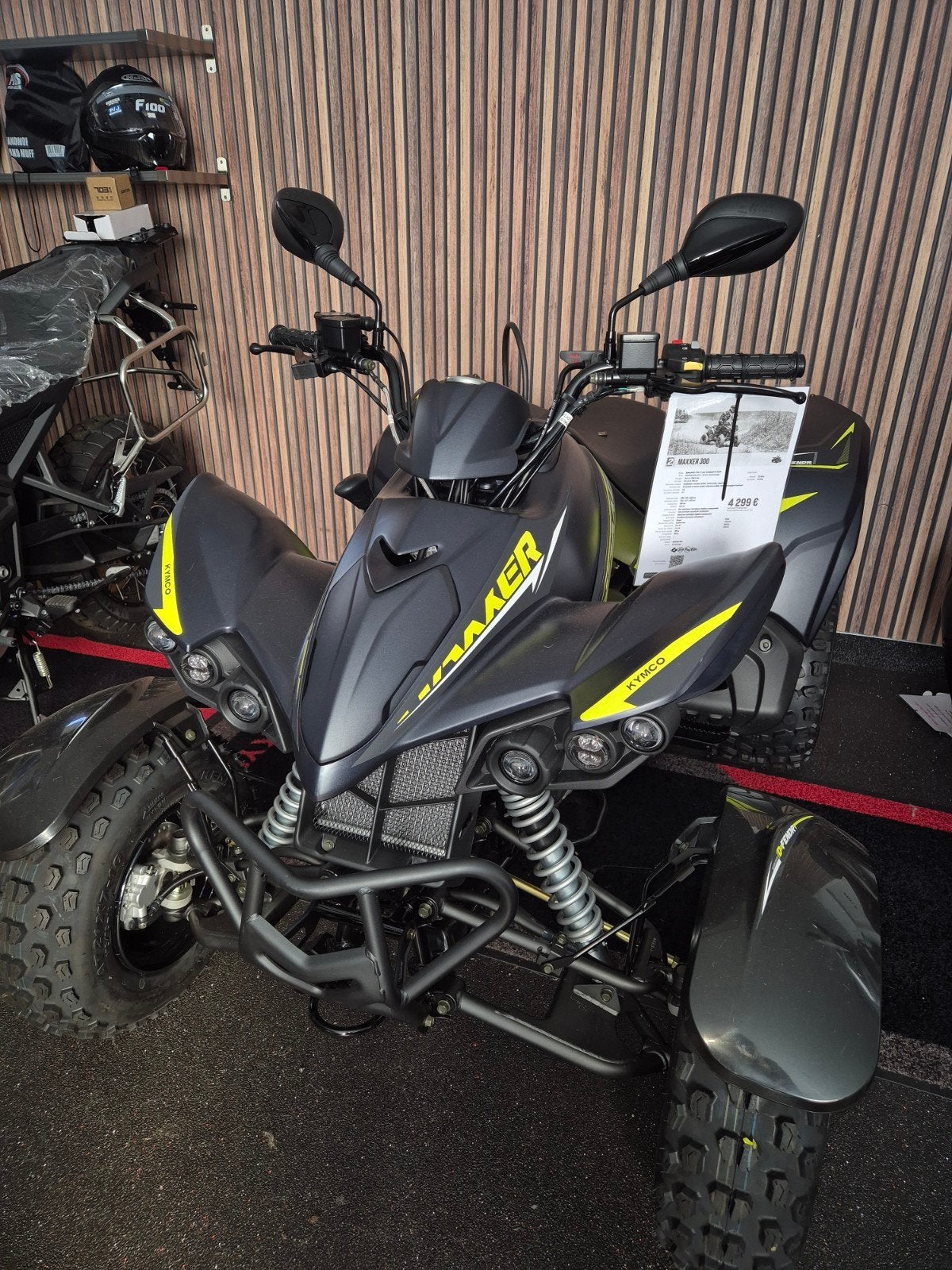 Kymco Maxxer 300, Motos
