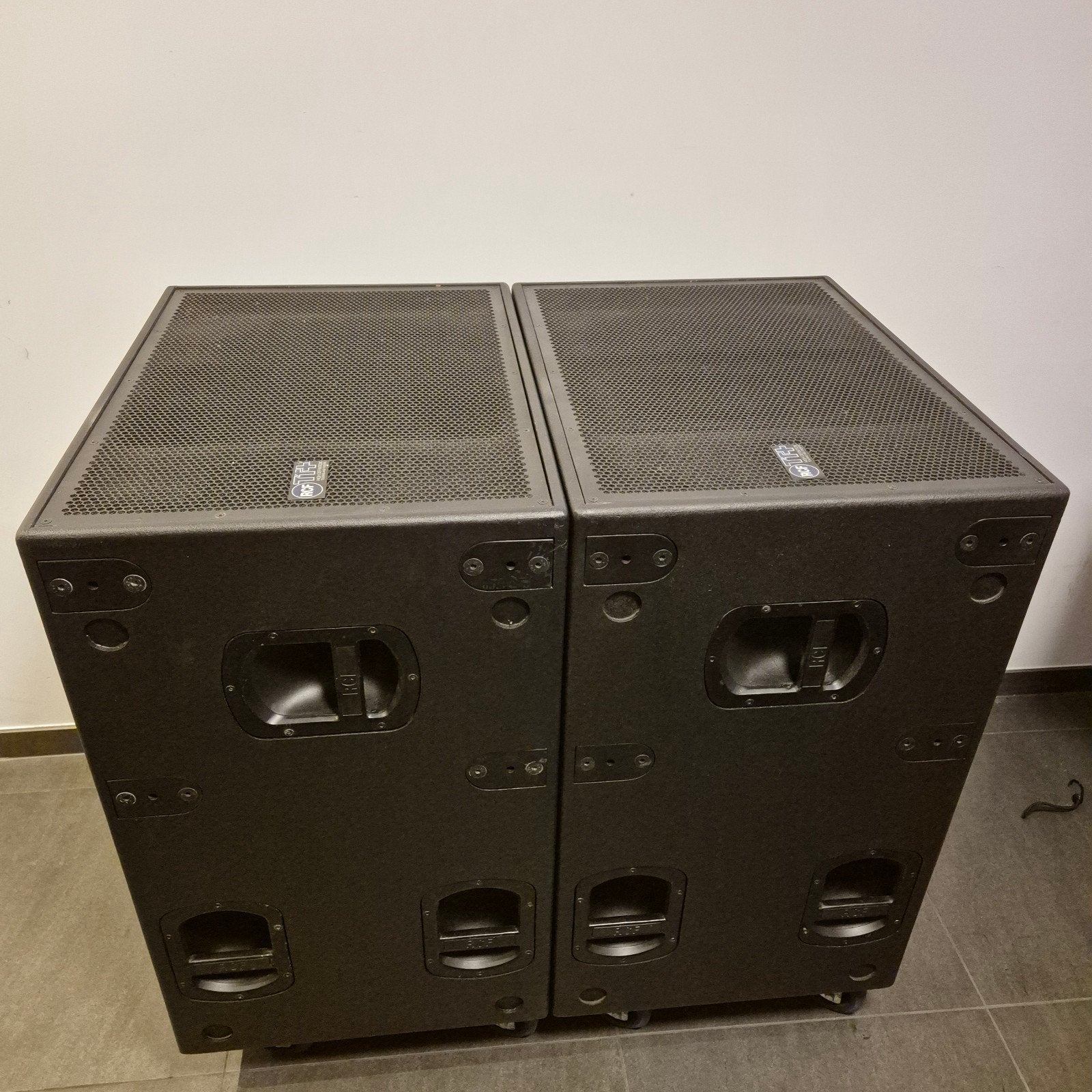 rcf tts18a, Enlèvement, JBL