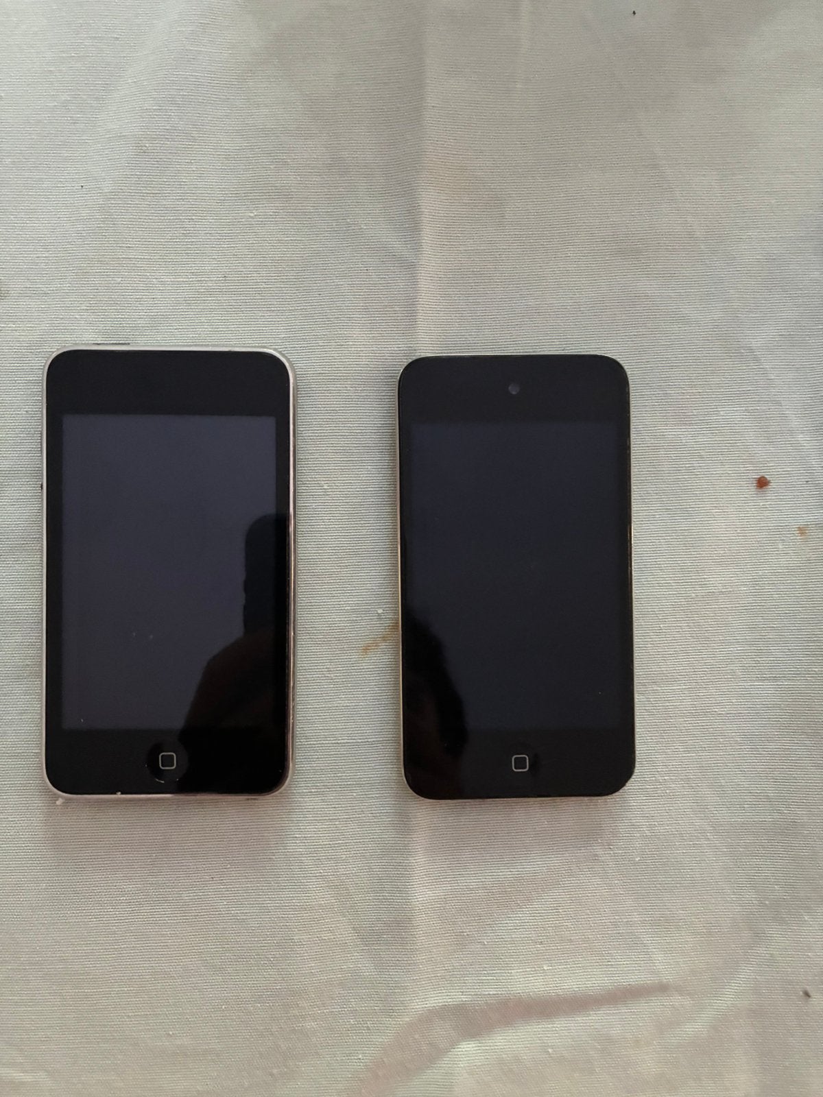 2 iPod touch pour pièces, Télécoms, Téléphonie mobile | Accessoires & Pièces, Enlèvement ou Envoi, Ne fonctionne pas, Apple