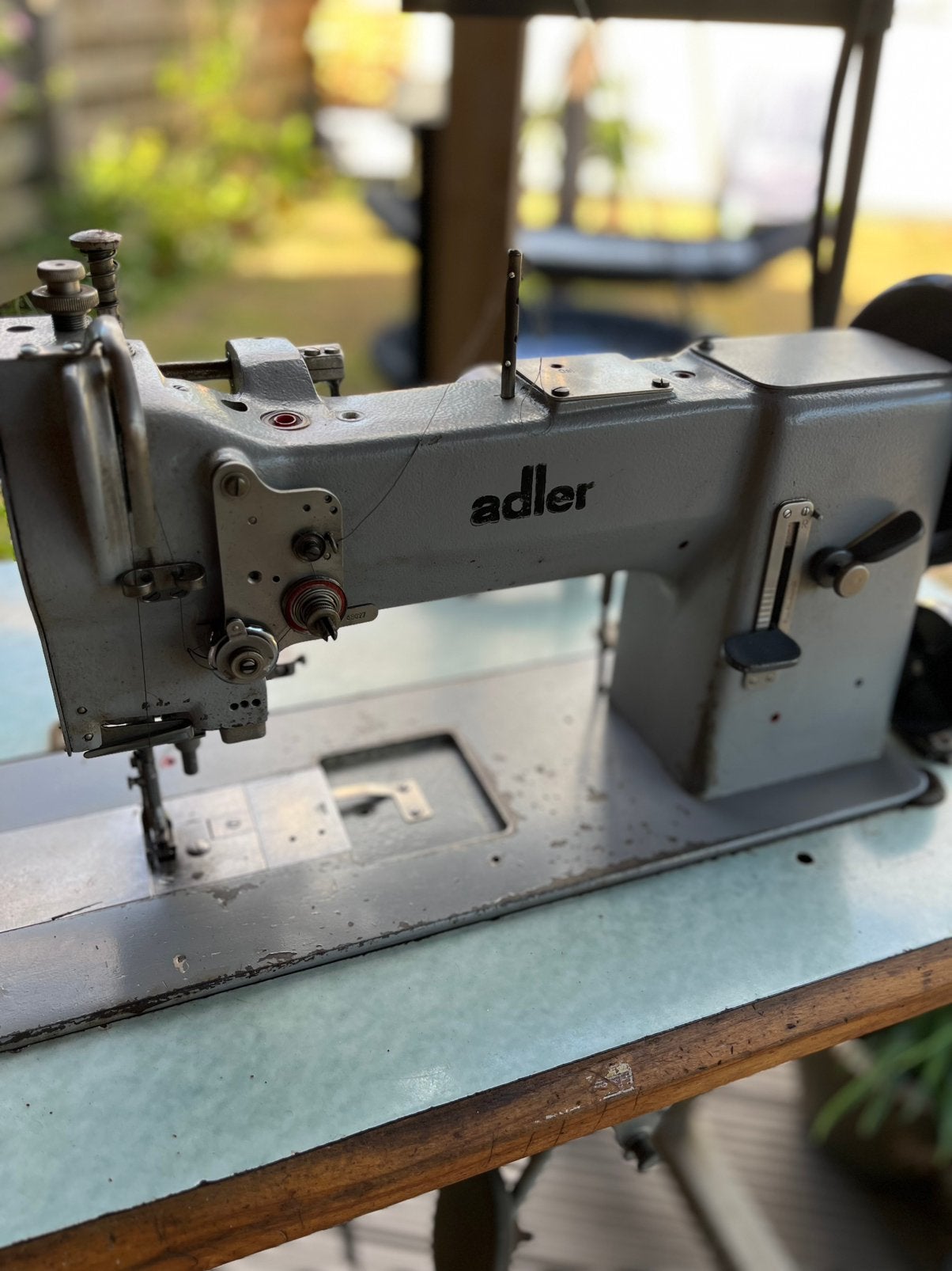 Industriële naaimachine ADLER, Hobby en Vrije tijd, Naaimachines en Toebehoren, Gebruikt, Naaimachine, Industrieel, Ophalen