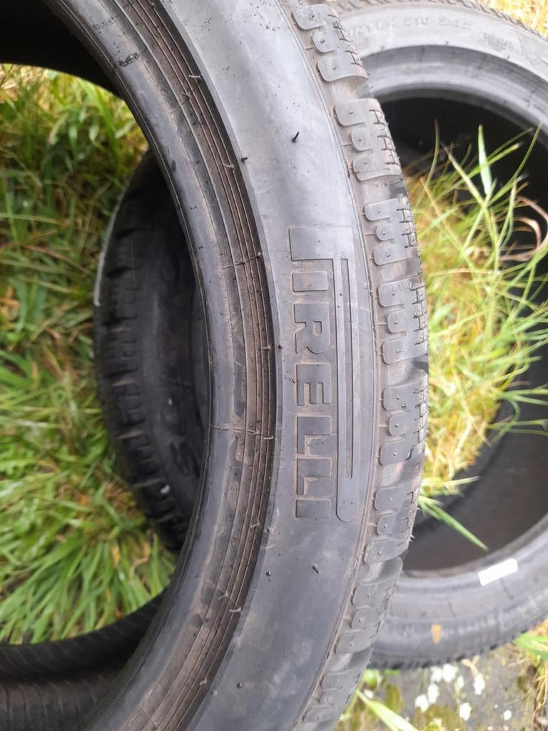 2 pneus Pirelli 205 45 17 neufs, Enlèvement