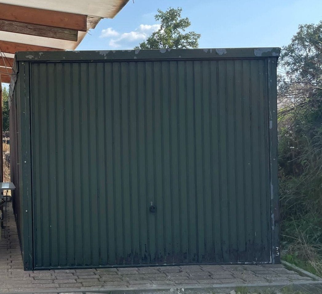 Garagebox van ongeveer 14m²
