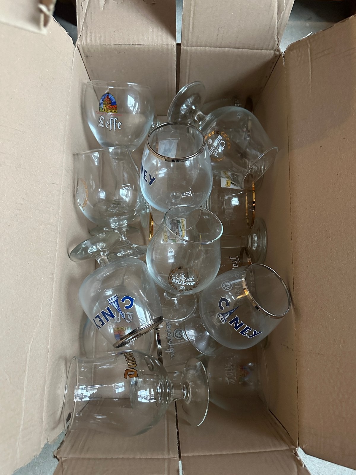 Oude bier glazen: Duvel, ciney, leffe, kasteelbier., Verzamelen, Ophalen, Zo goed als nieuw, Bierglas