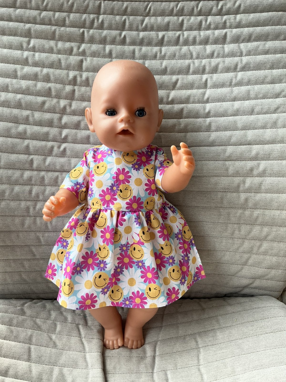 142. Babyborn: Nieuw gebloemd jurkje met smiley’s, Ophalen of Verzenden, Nieuw, Babypop
