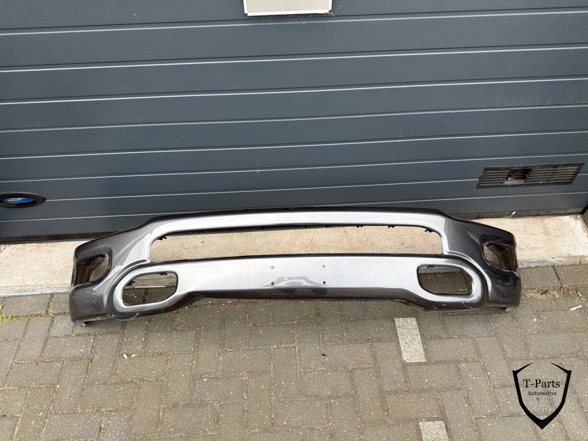 Pare-chocs avant Dodge Ram, Taurusavenue 1
2132 LS  Hoofddorp, NL, Pare-chocs, Stellantis N.V., Info@stellantis.com