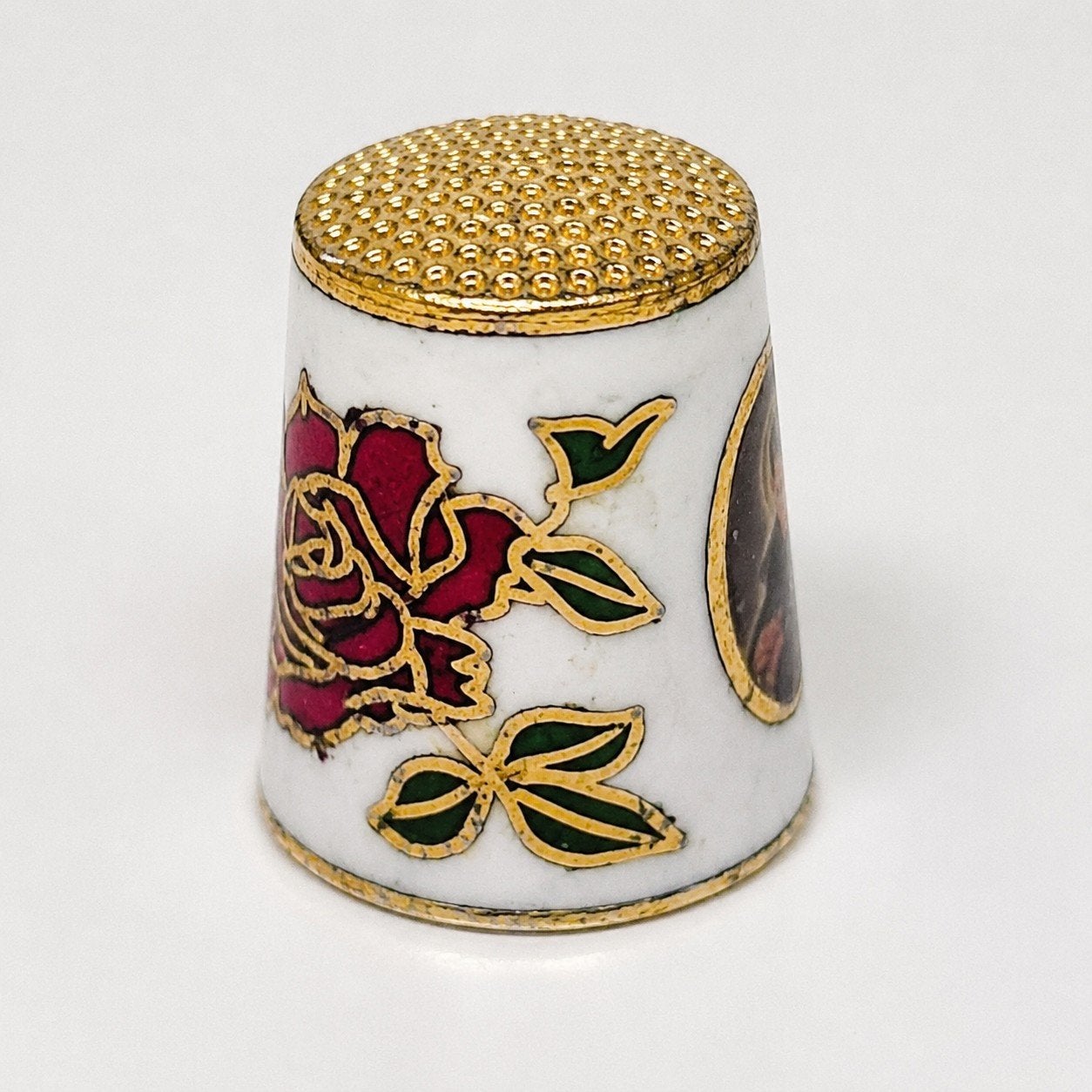 Vintage Enamel Cloisonné Vingerhoedje – Roos & Religieuze Af, Verzamelen, Vingerhoedjes, Ophalen of Verzenden, Gebruikt, Porselein