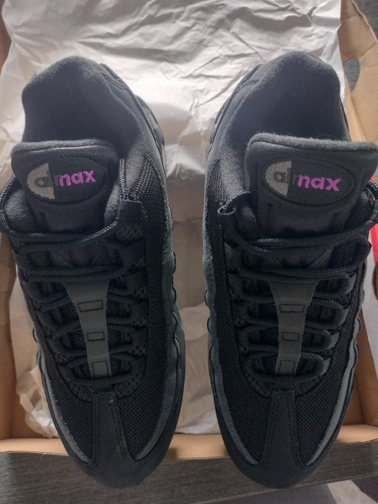 Nike Air Max 95 OG Black/Vivid Purple - Maat 40, Kleding | Heren, Zwart, Nike, Nieuw, Ophalen of Verzenden