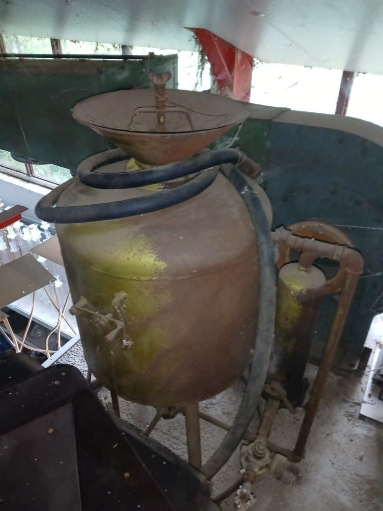 Zandstraalketel (drukketel) + zandstraalhelm met kijkvenster, Doe-het-zelf en Bouw, Ophalen, Gebruikt