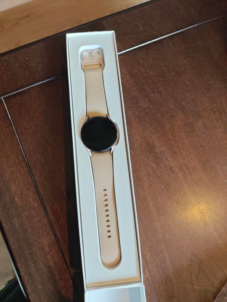 Samsung Watch4 40mm rose gold, Handtassen en Accessoires, Smartwatches, Ophalen, Gebruikt, Roze, Samsung