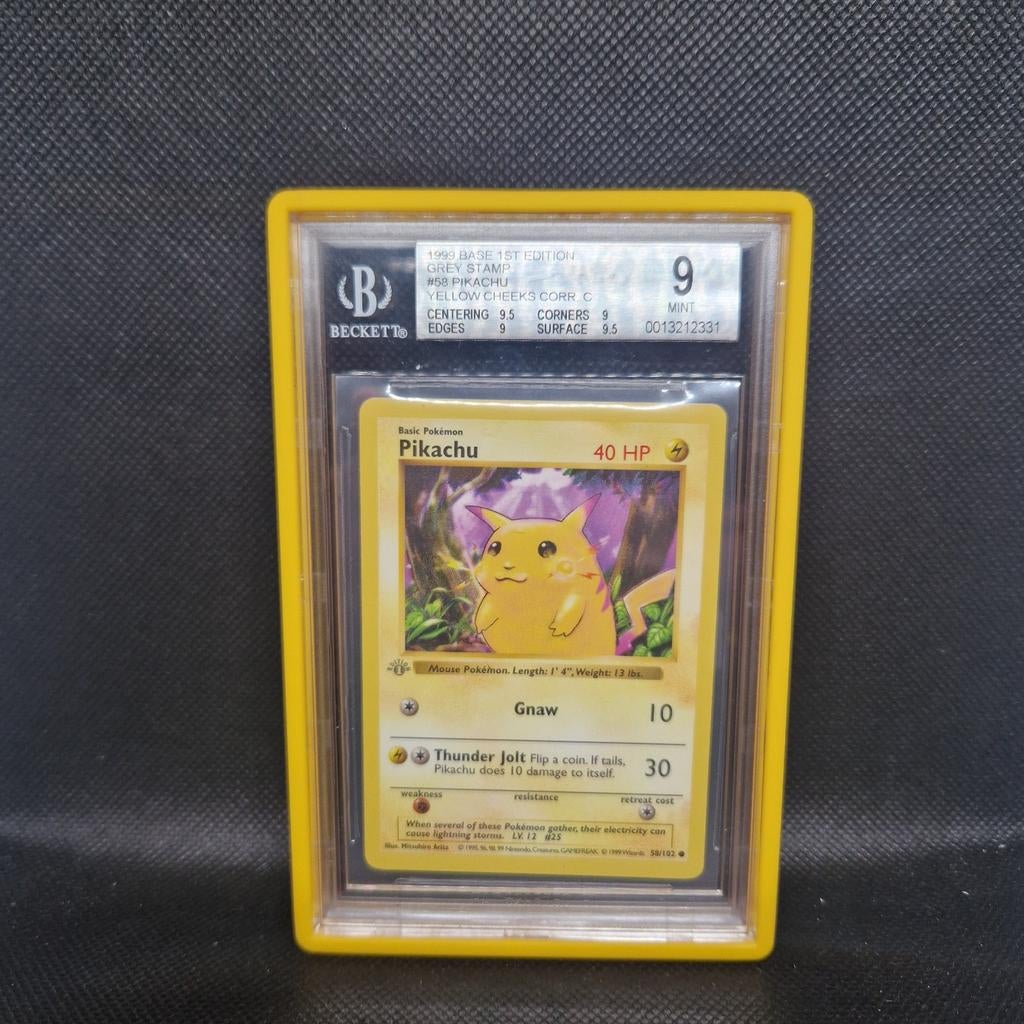 Pikachu Yellow Cheeks Grey Stamp Base 1st Edition BGS 9, Ophalen of Verzenden