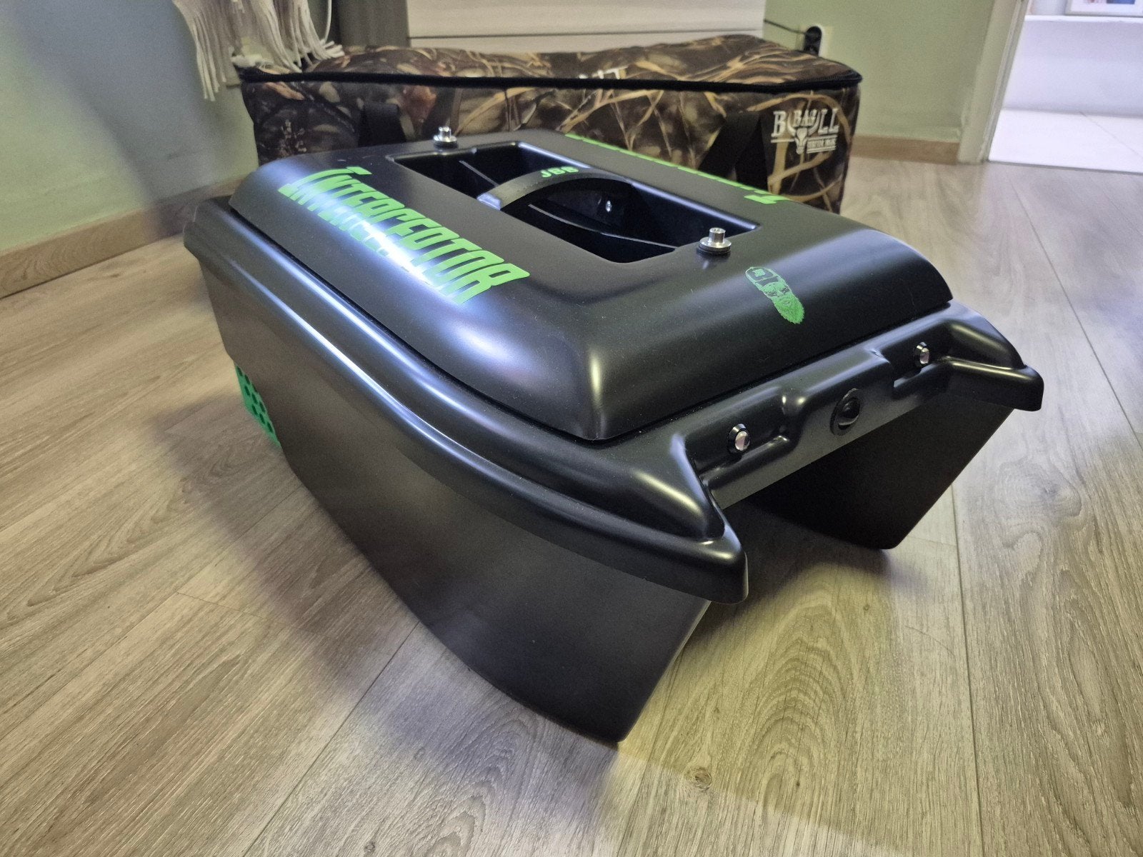 Voerboot JOE'S BAITBOAT INTERCEPTOR MET THROWER, Watersport en Boten, Hengelsport | Karpervissen, Ophalen of Verzenden