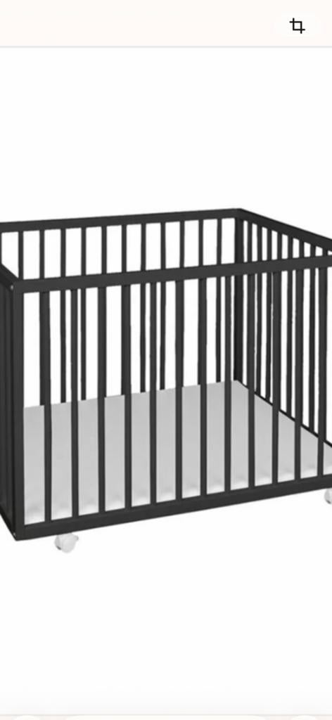 Zwart houten babypark op wielen, Kinderen en Baby's, Ophalen, Zo goed als nieuw, Rechthoekig, In hoogte verstelbaar