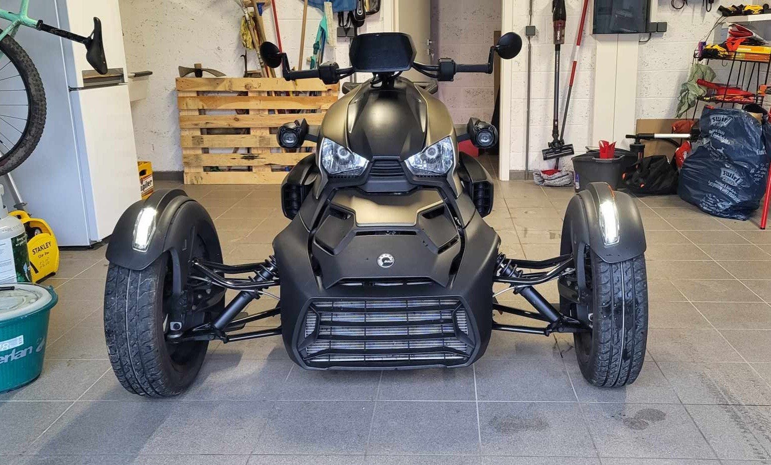 Can-Am Ryker 900 Sport – 8 553 km – 8 750 €, Motos, Quads & Trikes