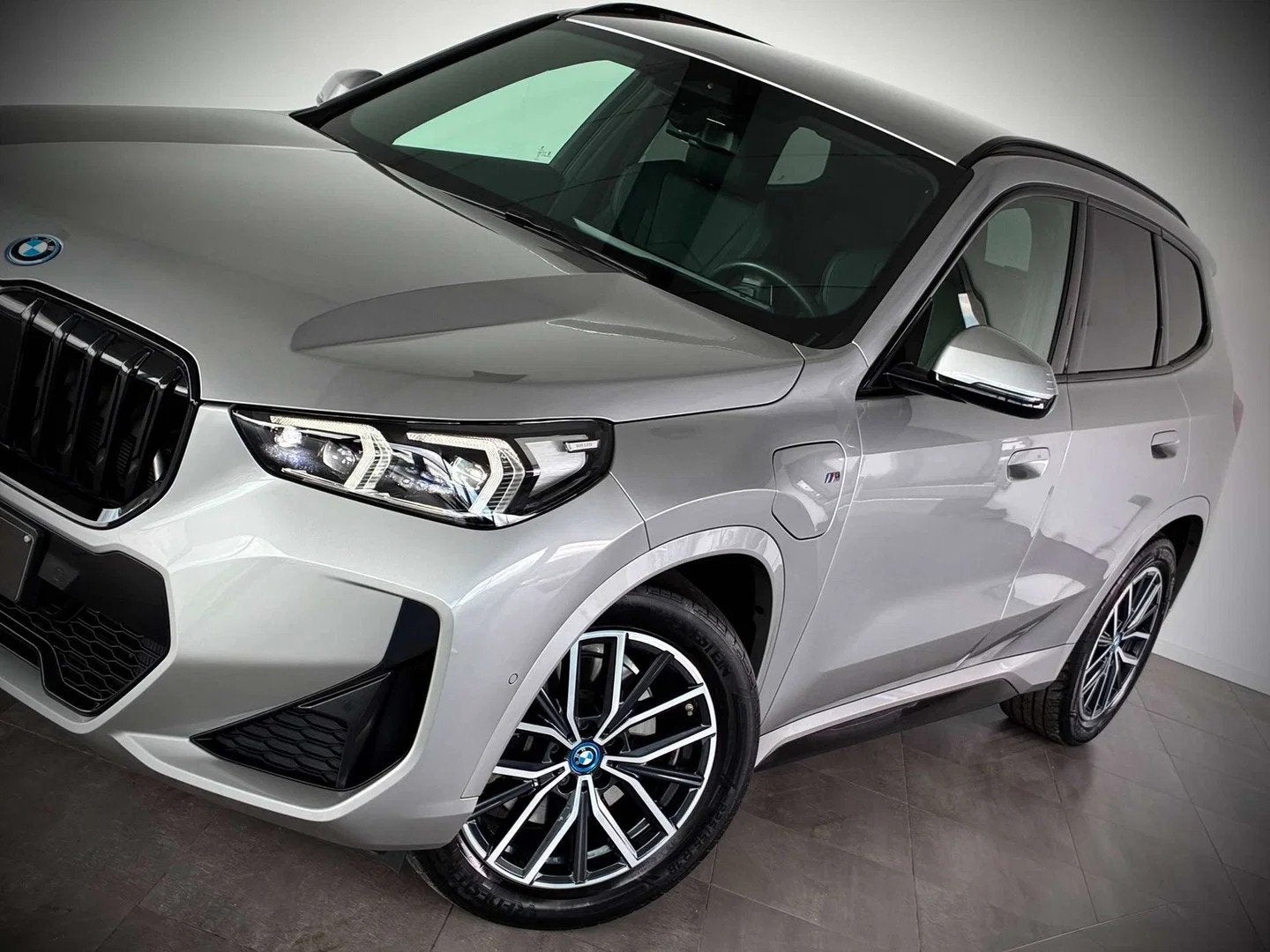 BMW X1 1.5iA xDrive25e PHEV FULL PACKM-1ERPRO-COCKPIT-CARPLA, Autos, Argent ou Gris, Achat, Entreprise, Noir