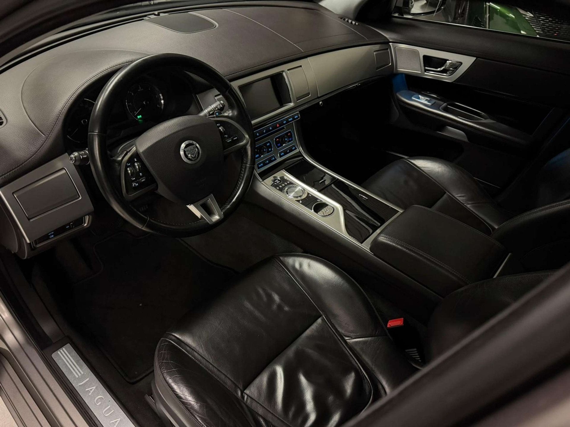 Jaguar XF Automatique 2.2D 140kW Euro 5, Euro 5, Achat, https://public.car-pass.be/vhr/512c3032-1894-4541-a0f0-4d743abce54f, 4 portes