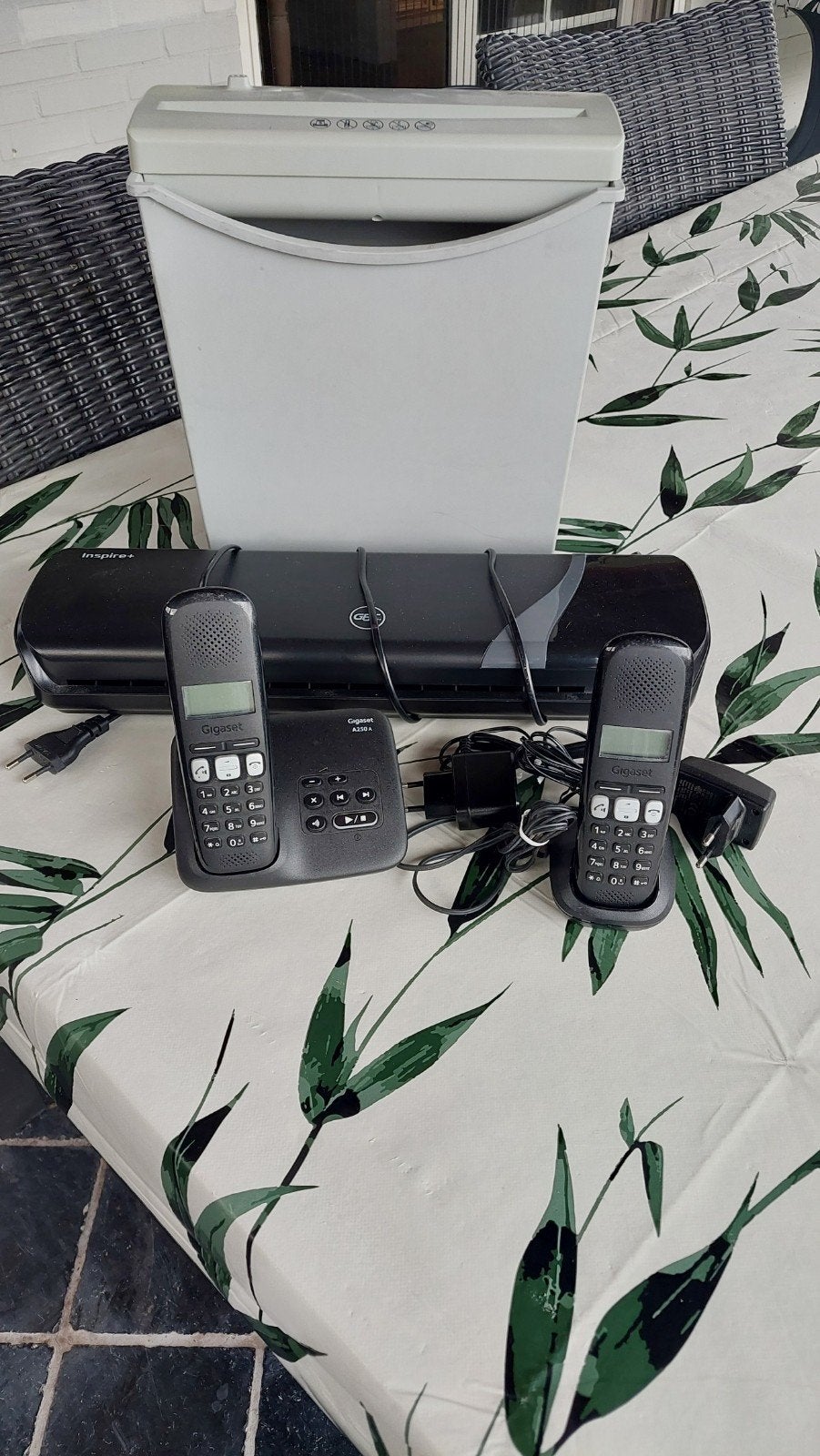 papierversnipperaar, lamineerapparaat en vaste telefoon, Ophalen, Gebruikt