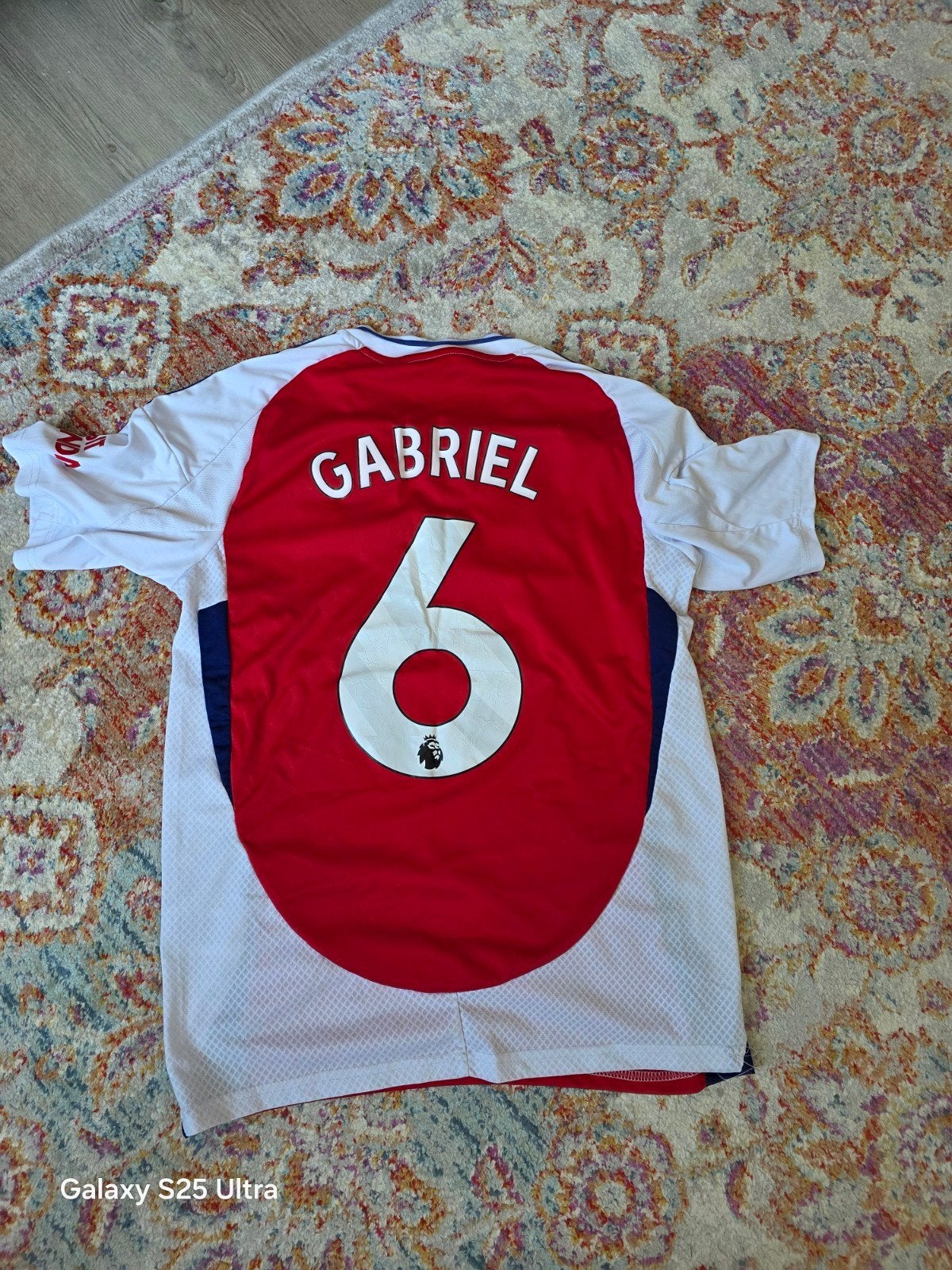 Maillot arsenal Taille M Floqué gabriel, Sports & Fitness, Football, Taille M, Maillot