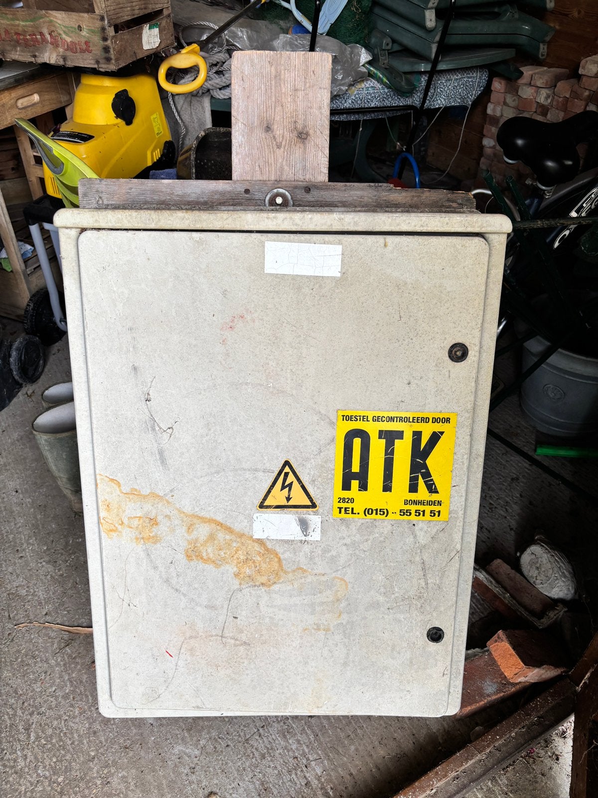 Werfkast te koop na voltooiing bouwproject, Enlèvement, Utilisé