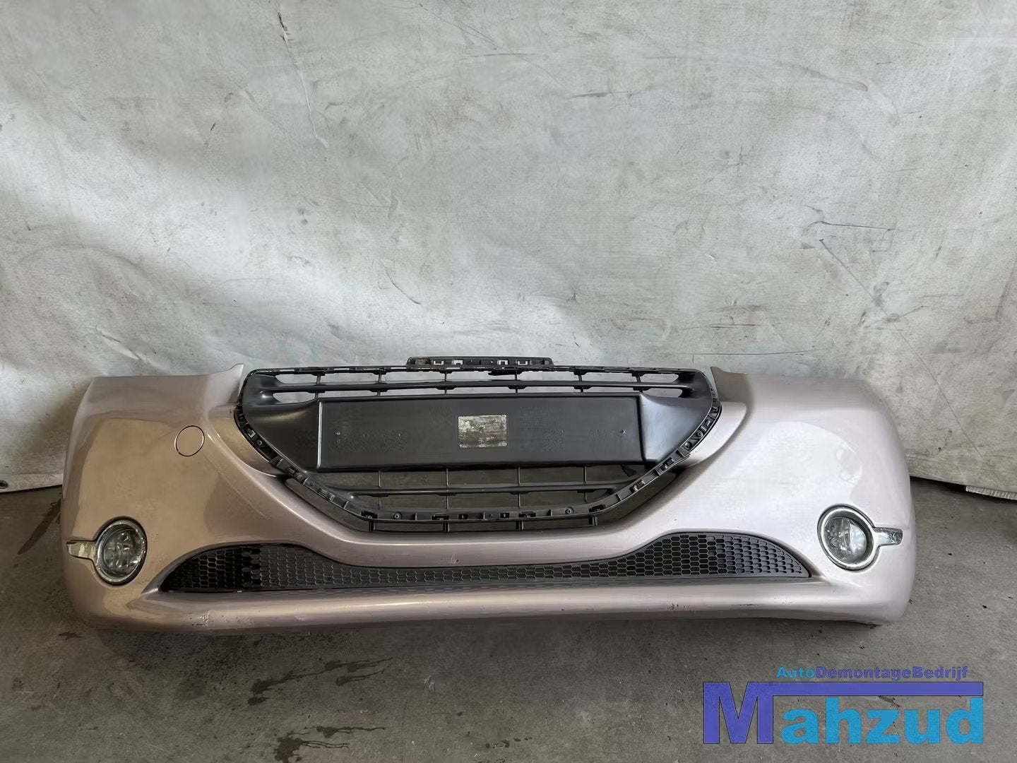 Peugeot 208 beige roze Voorbumper bumper voor 2012-2019, Taurusavenue 1
2132 LS  Hoofddorp, NL, Gebruikt, Contact.group@renault.com