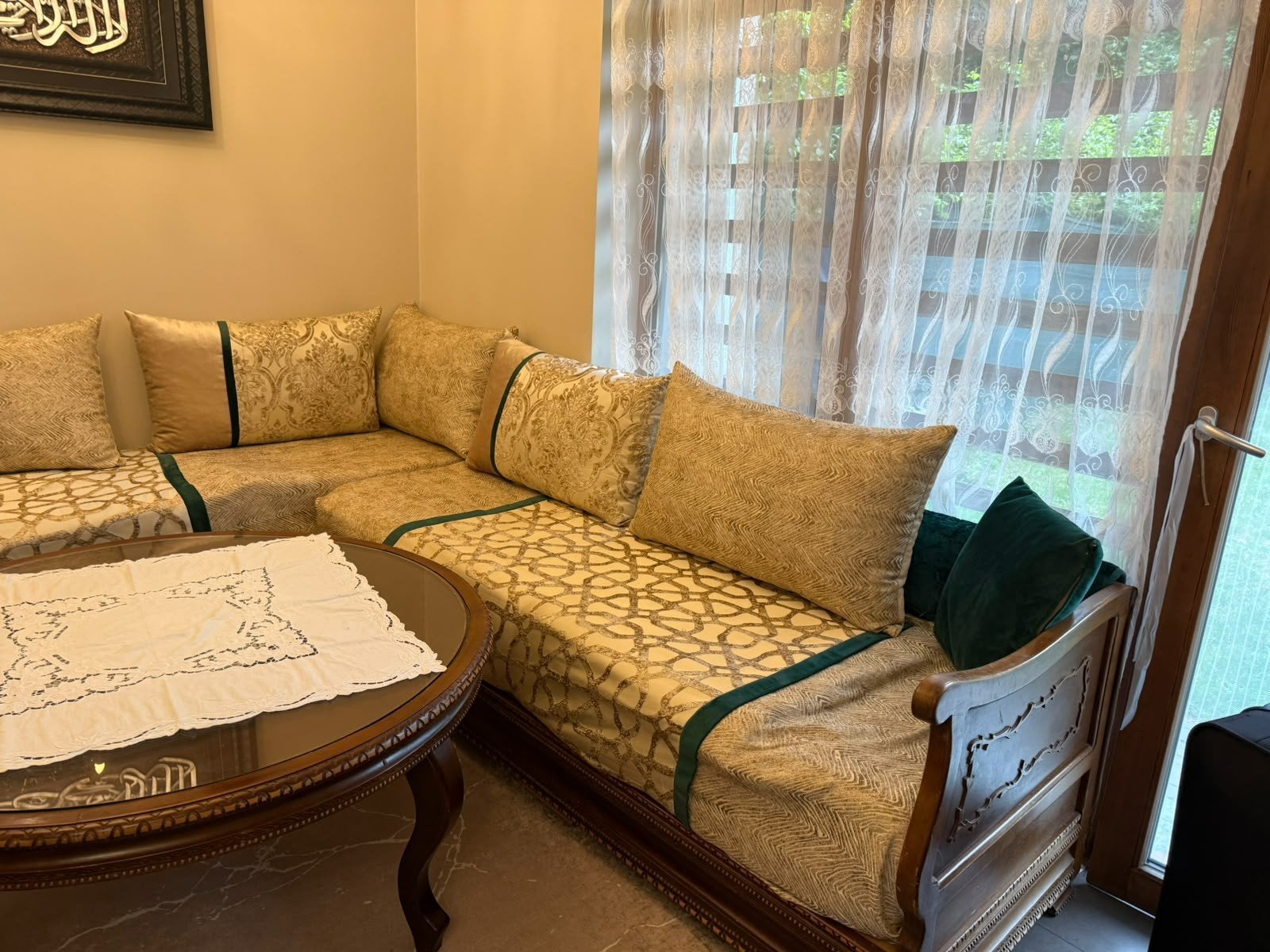 Salon marocain, Enlèvement