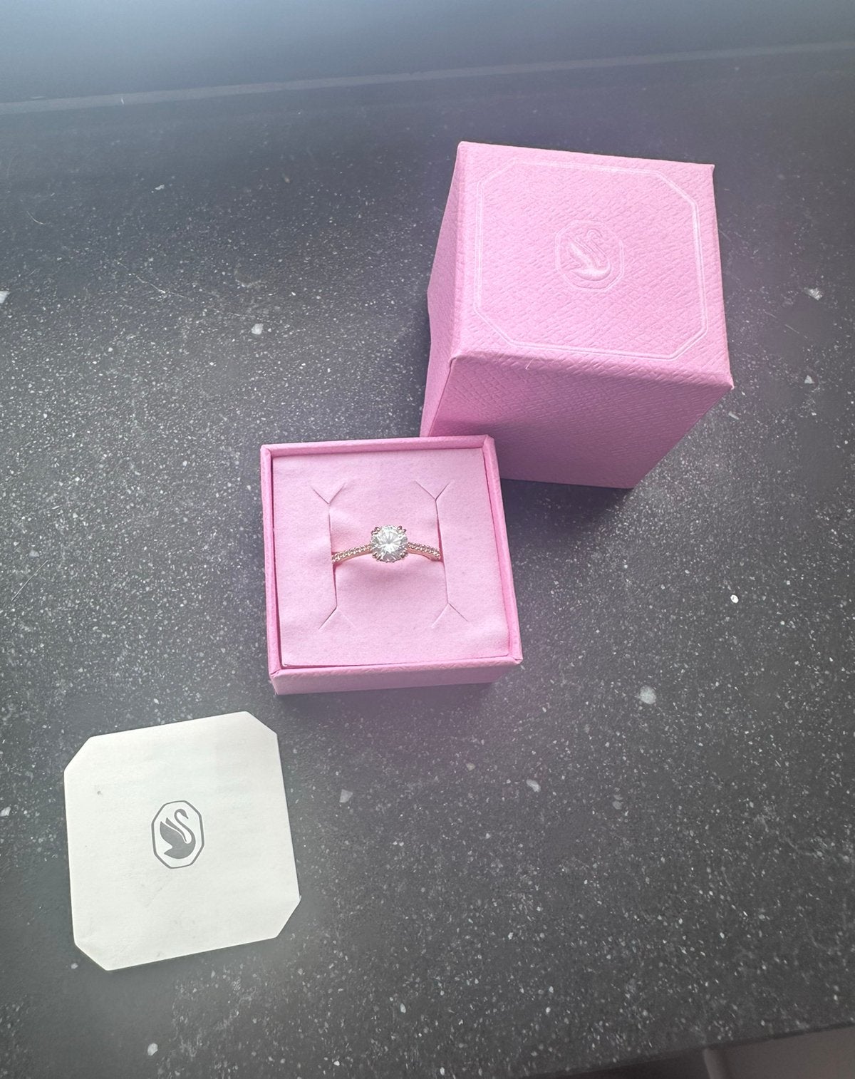 Swarovski ring - maat 58, Enlèvement