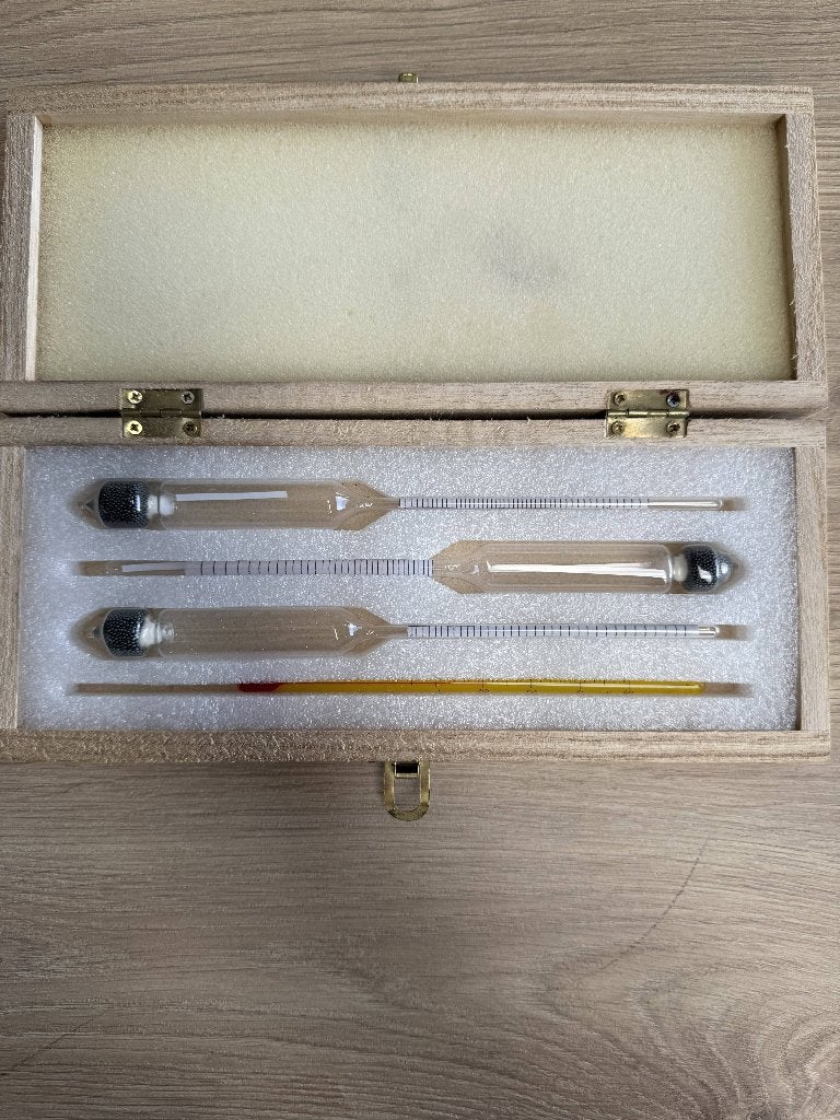 Ensemble de compteur d'alcool dans une boîte en bois, Enlèvement, Neuf