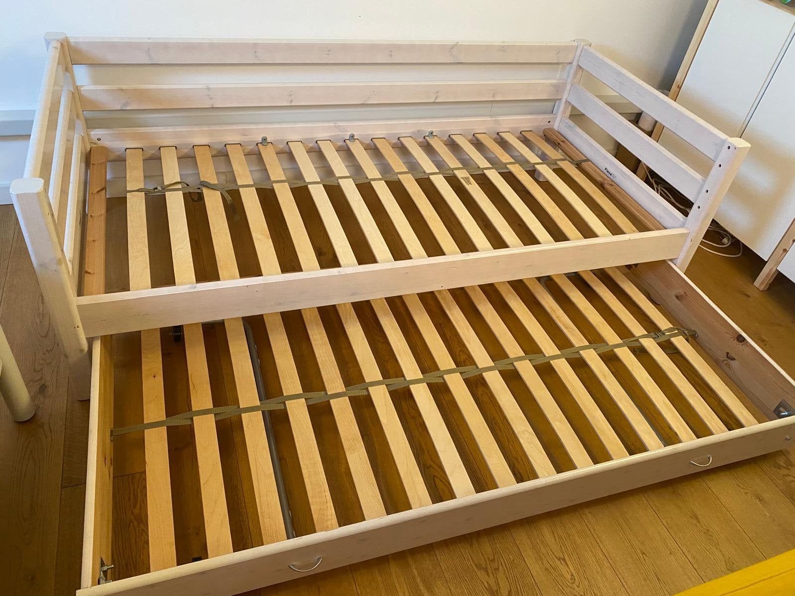 Lit simple Flexa Classic avec lit gigogne – pin blanchi, Enlèvement, Utilisé