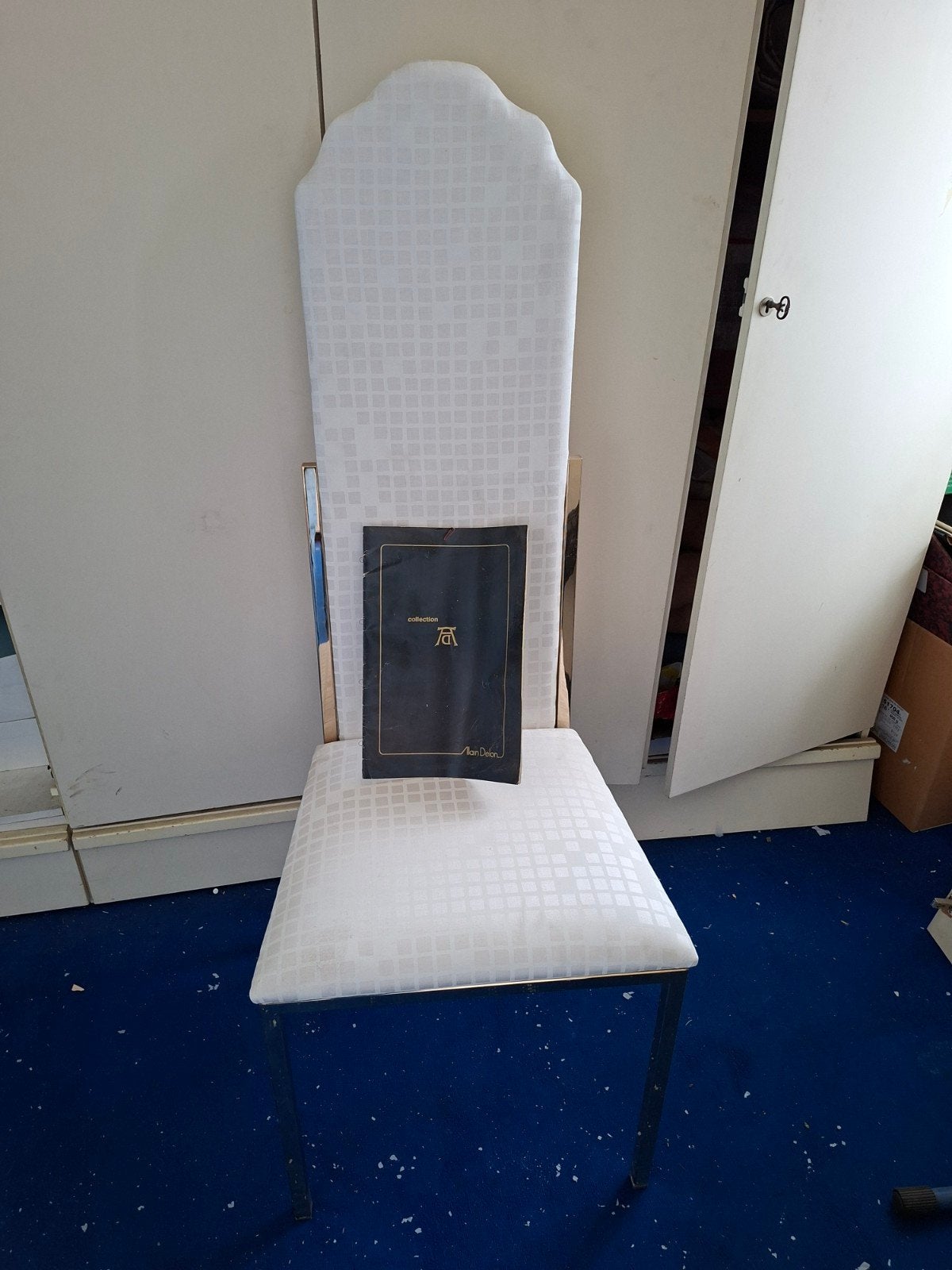 8 stoelen met boekje van alain delon bij, Huis en Inrichting, Haarden, Ophalen