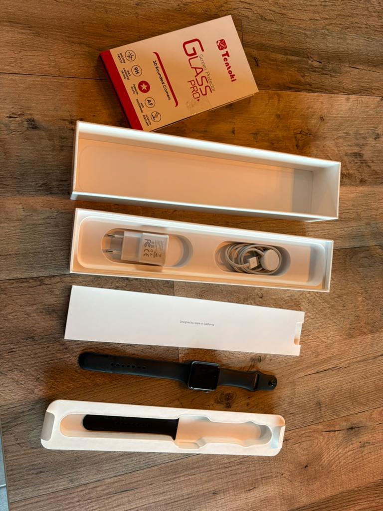 Apple Watch series 3, Bijoux, Sacs & Beauté, Montres connectées, Comme neuf, iOS, Noir, État, Étanche, Enlèvement ou Envoi
