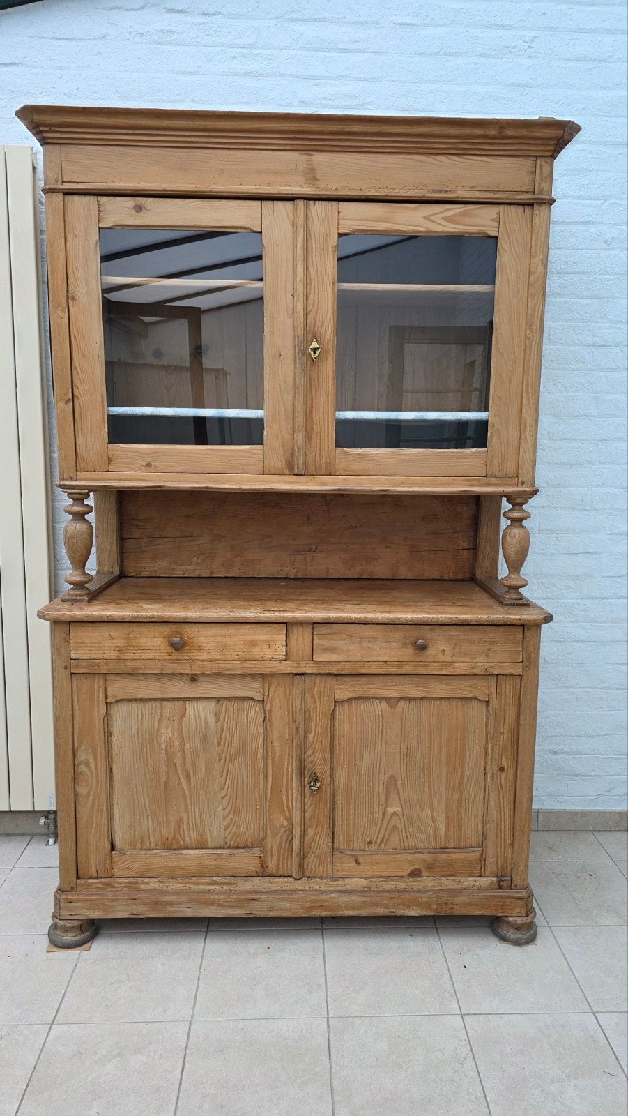 Grenen buffetkast met vitrinedeuren,2 delen. Bieden mag :), Huis en Inrichting, Kasten | Buffetkasten, Ophalen