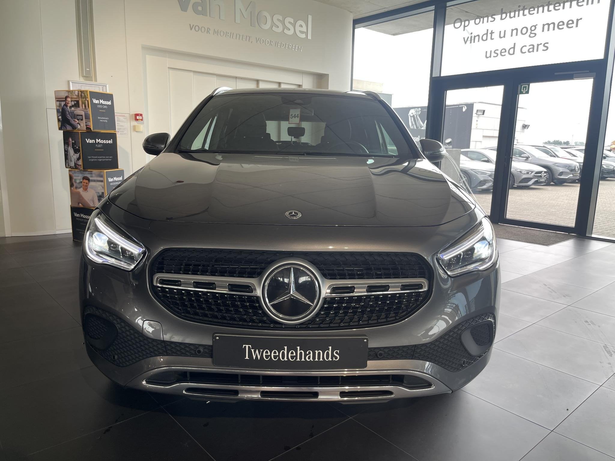 Mercedes-Benz GLA 200 Luxury Line + MULTIBEAM LED + PANO DAK, Argent ou Gris, Achat, 1800 kg, Euro 6