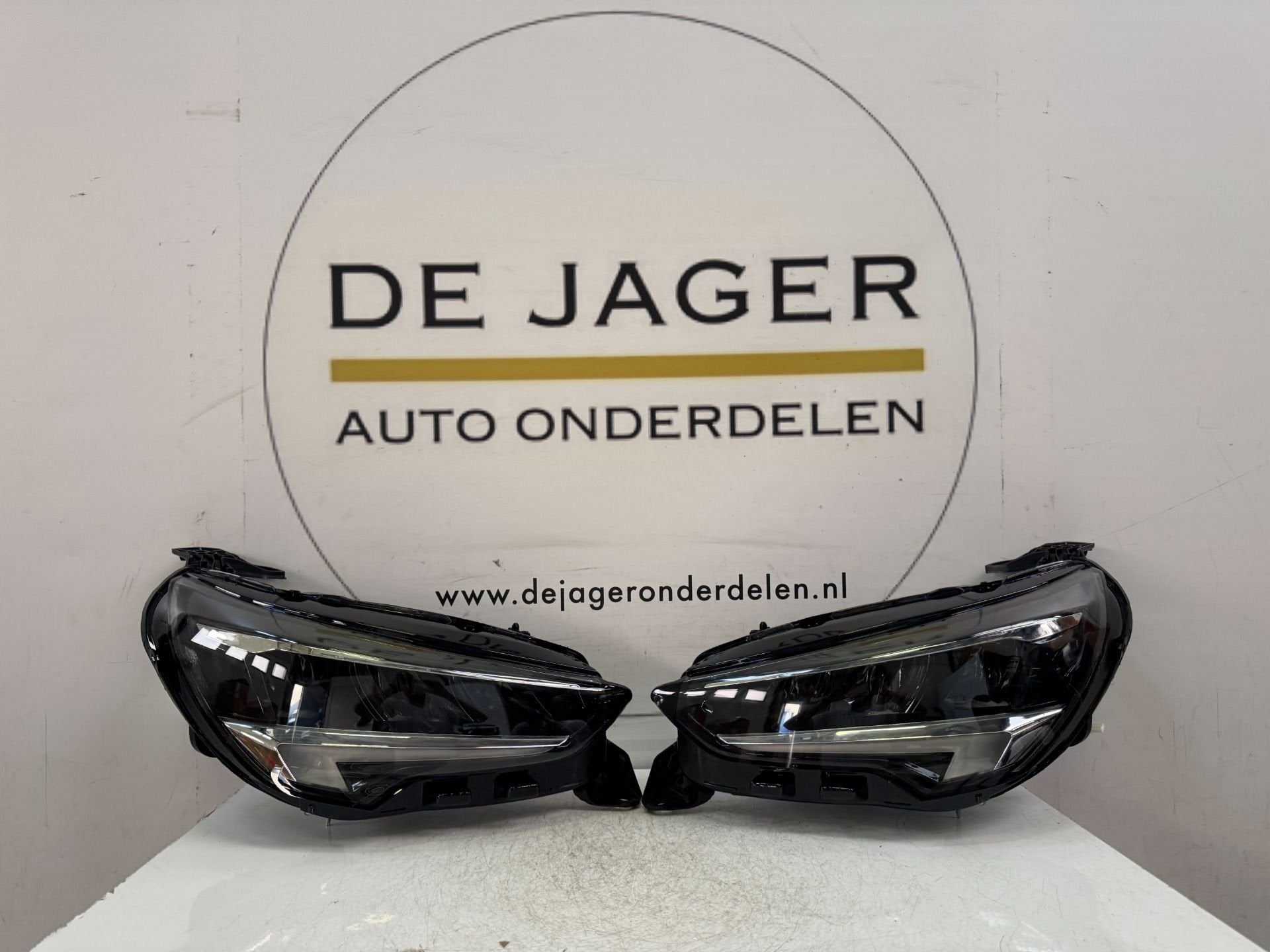 OPEL CORSA F LED KOPLAMPEN SET 9829522580 9829522780 NIEUW, Kontakt@opel-infoservice.de, Opel, Bahnhofsplatz 1
65423  Russelsheim am Main, DE