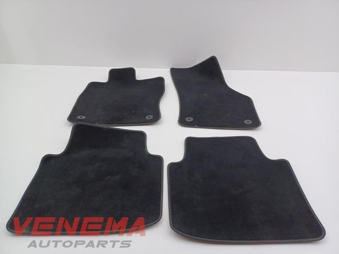 Kit tapis d'un Volkswagen Arteon, Volkswagen, -, 3 mois de garantie, Utilisé