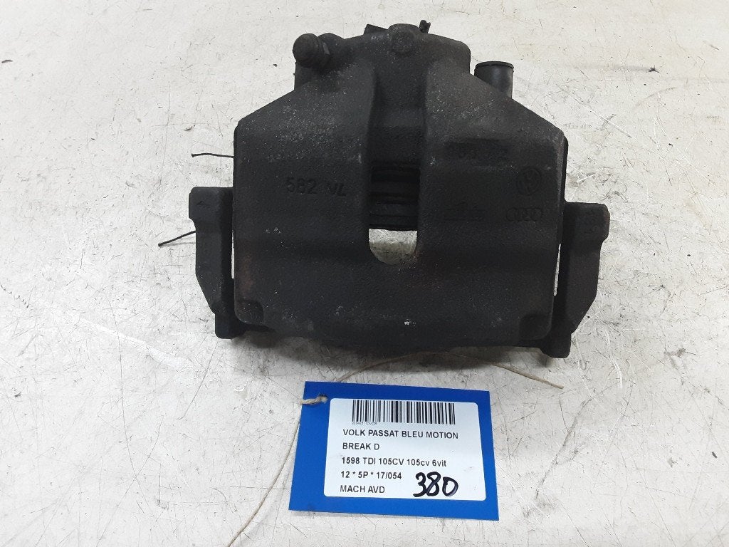 ETRIER DE FREIN AVANT DROIT Volkswagen Passat Variant (365), Utilisé, Volkswagen