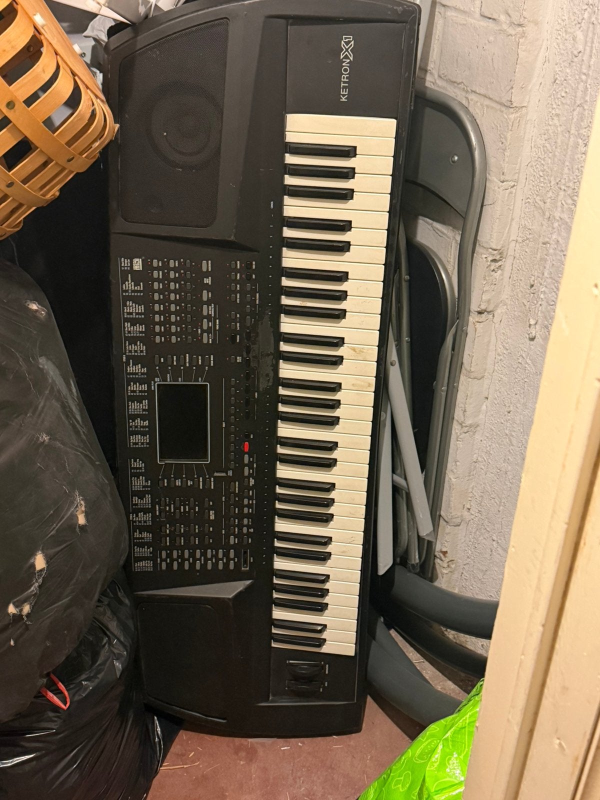 Syntetiseur ketron x1, Enlèvement, Utilisé