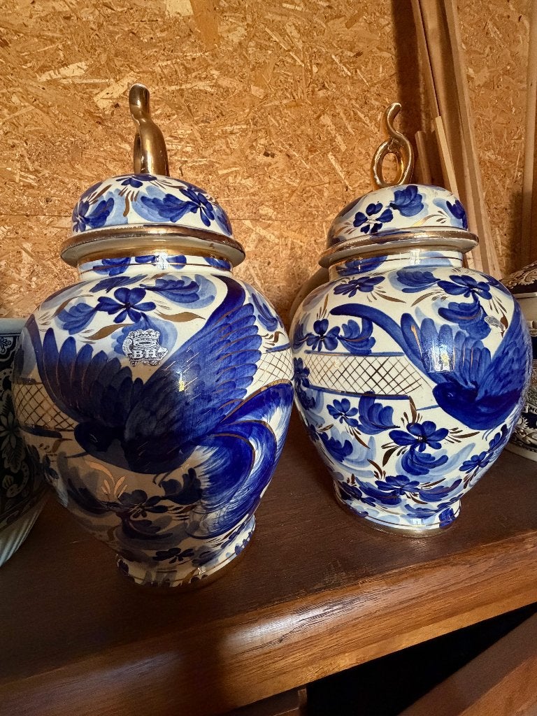 2 handgeschilderde H. Bequet vazen met deksel, Antiek en Kunst, Curiosa en Brocante, Ophalen