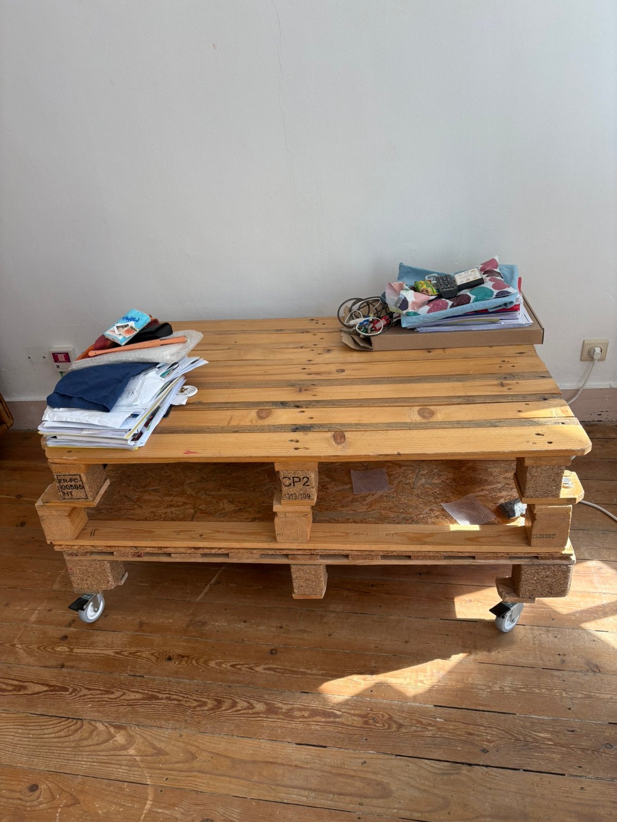 Table en palettes, Maison & Meubles, Enlèvement, Comme neuf