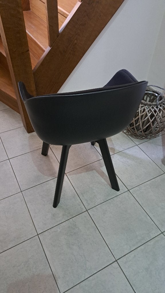 4 moderne zwarte kuipstoelen, Ophalen, Zwart, Kunststof, Zo goed als nieuw