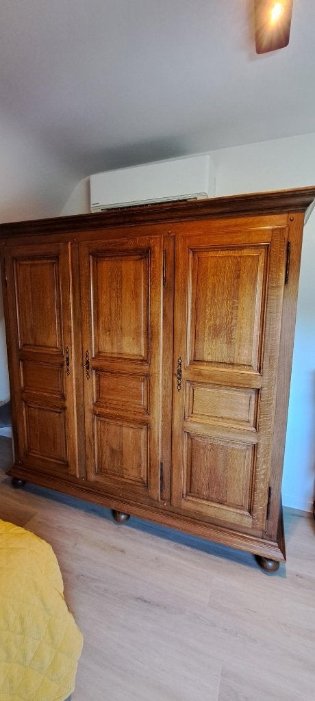 Kleerkast, Huis en Inrichting, Ophalen, Gebruikt, Eikenhout, Met deur(en)