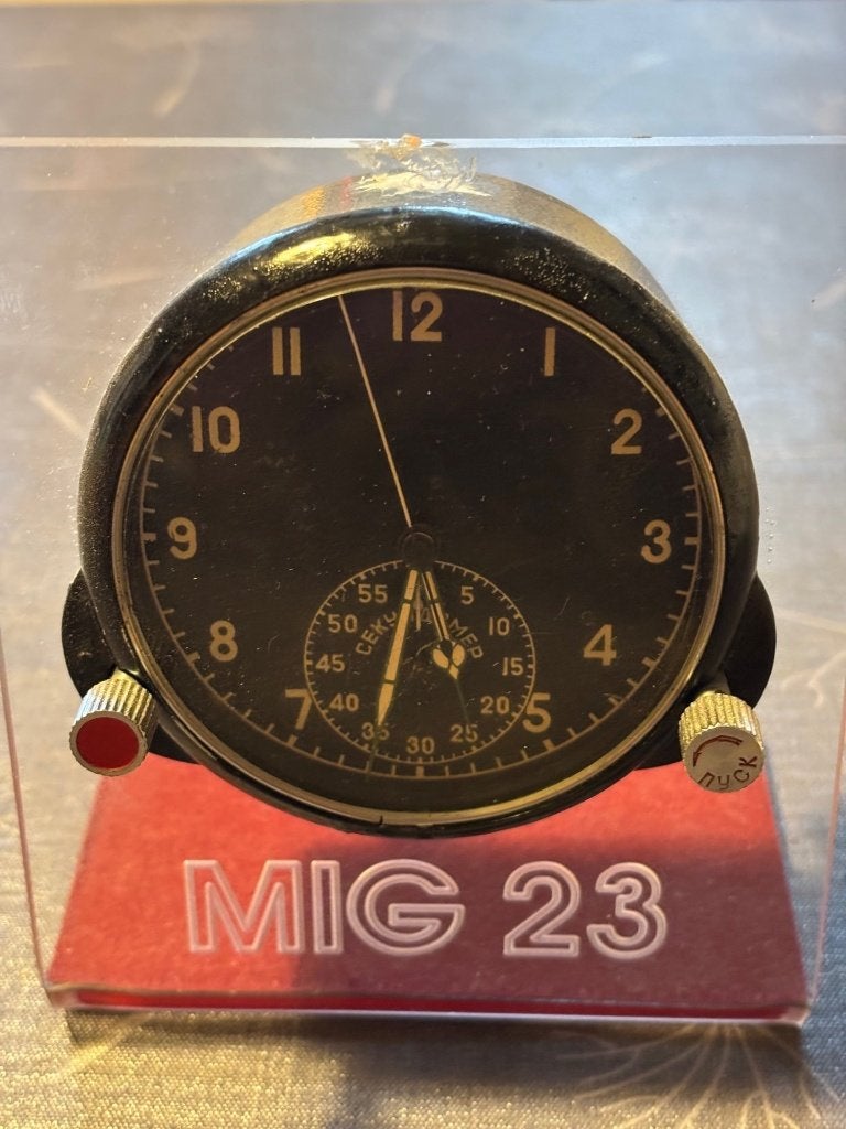 Authentique horloge de bord MiG-23 (1969) sur support plexi, Verzamelen, Militaria | Algemeen, Ophalen, Luchtmacht, Overige typen