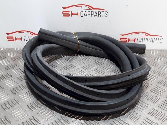 Joint caoutchouc portière 4portes arrière droite d'un Ford, -, 3 mois de garantie, -, -
