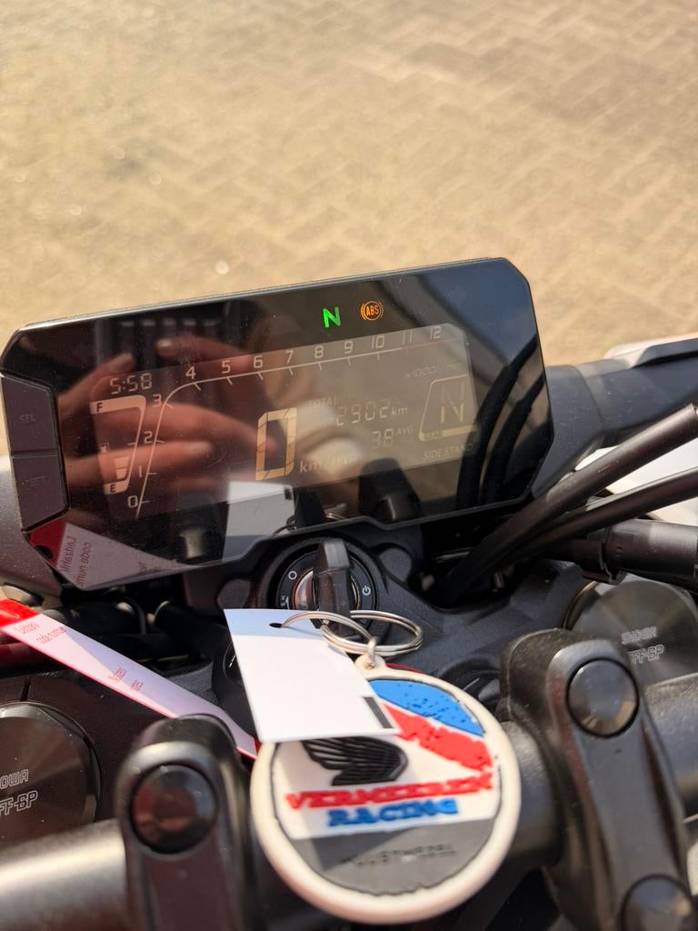 Honda CB125R, Entreprise, 1 cylindre, Naked bike