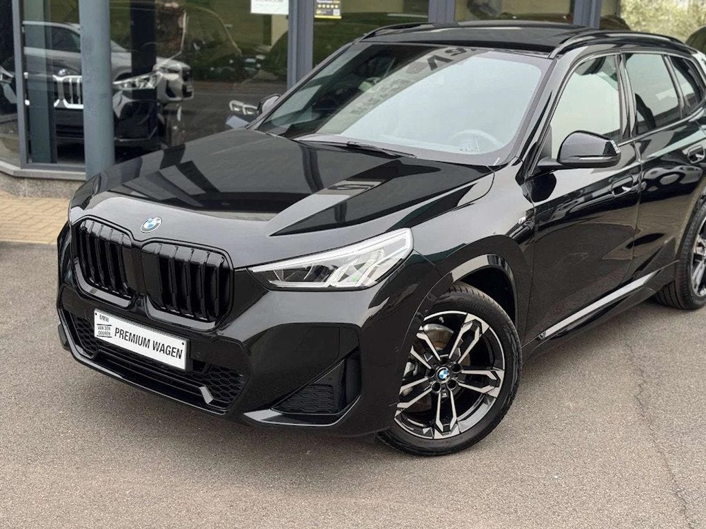 BMW X1 sDrive18i M Sport / PANODAK / TREKHAAK / DODE HOEK, Auto's, Gebruikt, Zwart, 136 pk, Zwart