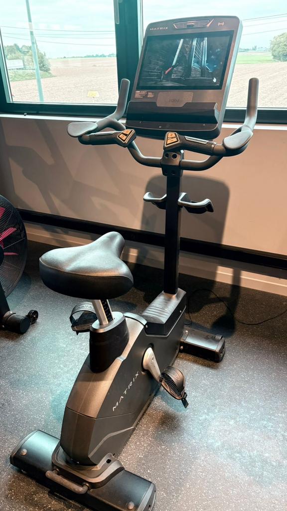 Vélo d’appartement MATRIX ENDURANCE UPRIGHT BIKE TOUCH MB, Ophalen, Zo goed als nieuw