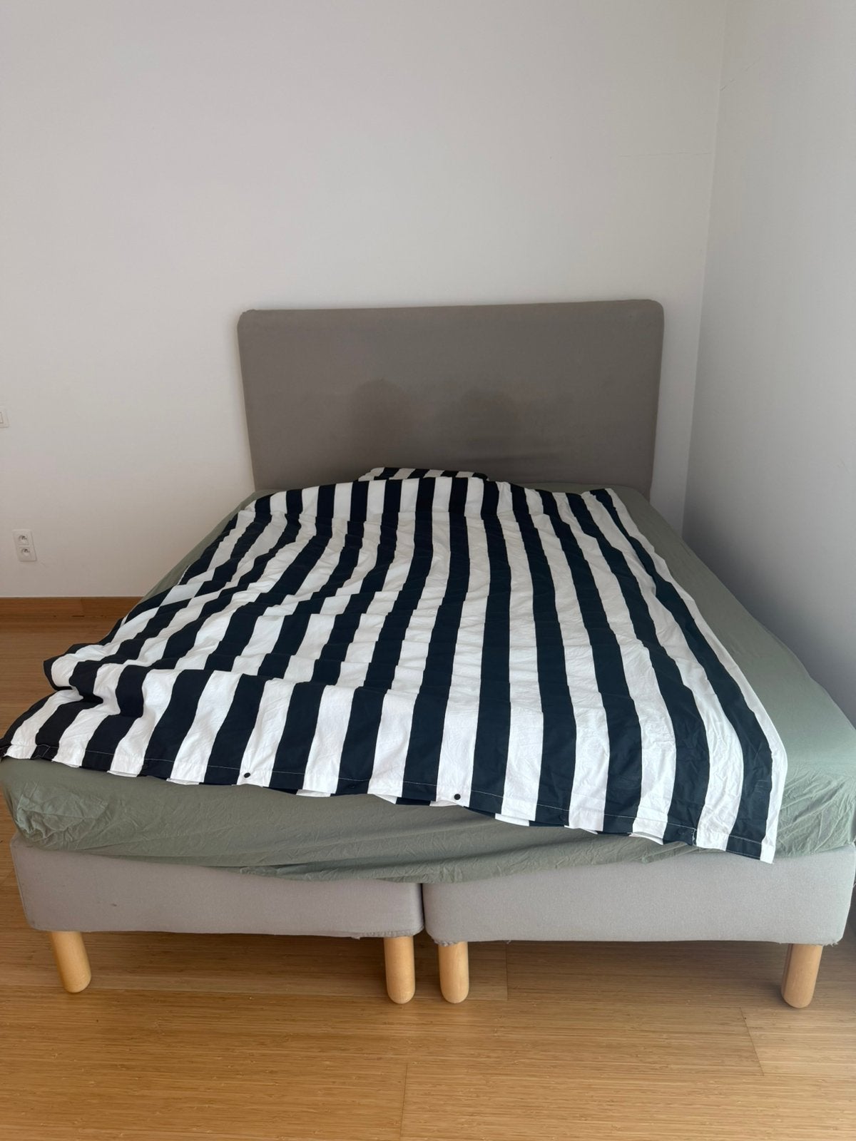 Gratis Boxspringbed, Huis en Inrichting, Slaapkamer | Bedden, Ophalen, Gebruikt, Beige, 200 cm